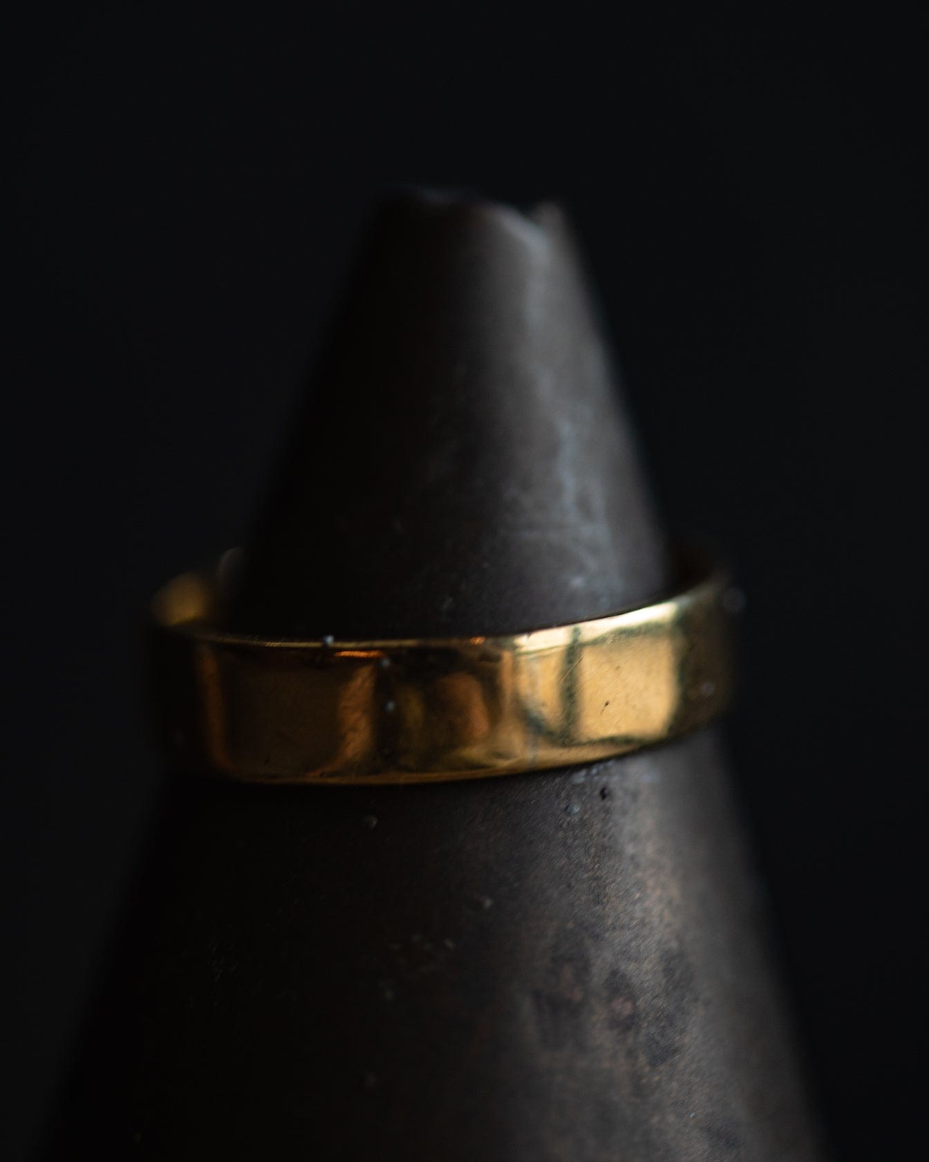 Vintage 1963 18k Gold Band Ring Engraved (Size 11)