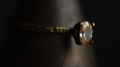 IMPERFECTS - 青铜意义戒指香槟椭圆形水晶（尺寸 10）