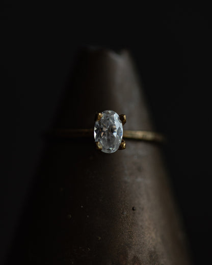 IMPERFECTS - 青铜意义戒指短爪透明椭圆形水晶（尺寸 5.5）