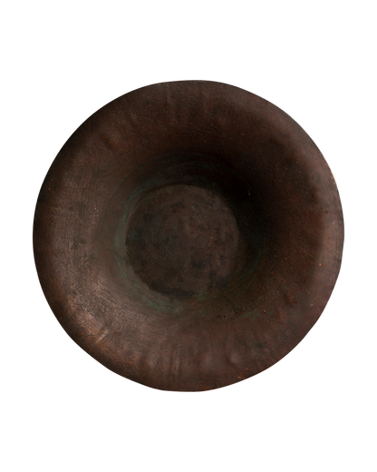 Cuenco antiguo de cobre macizo