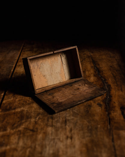 Caja de madera antigua