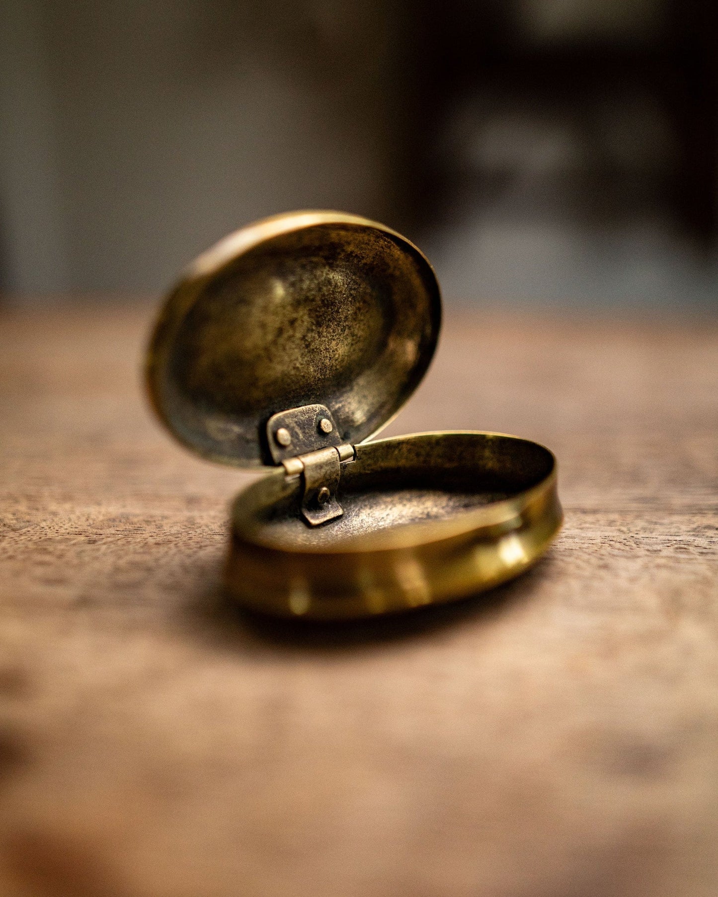 Brass hinged snuff box