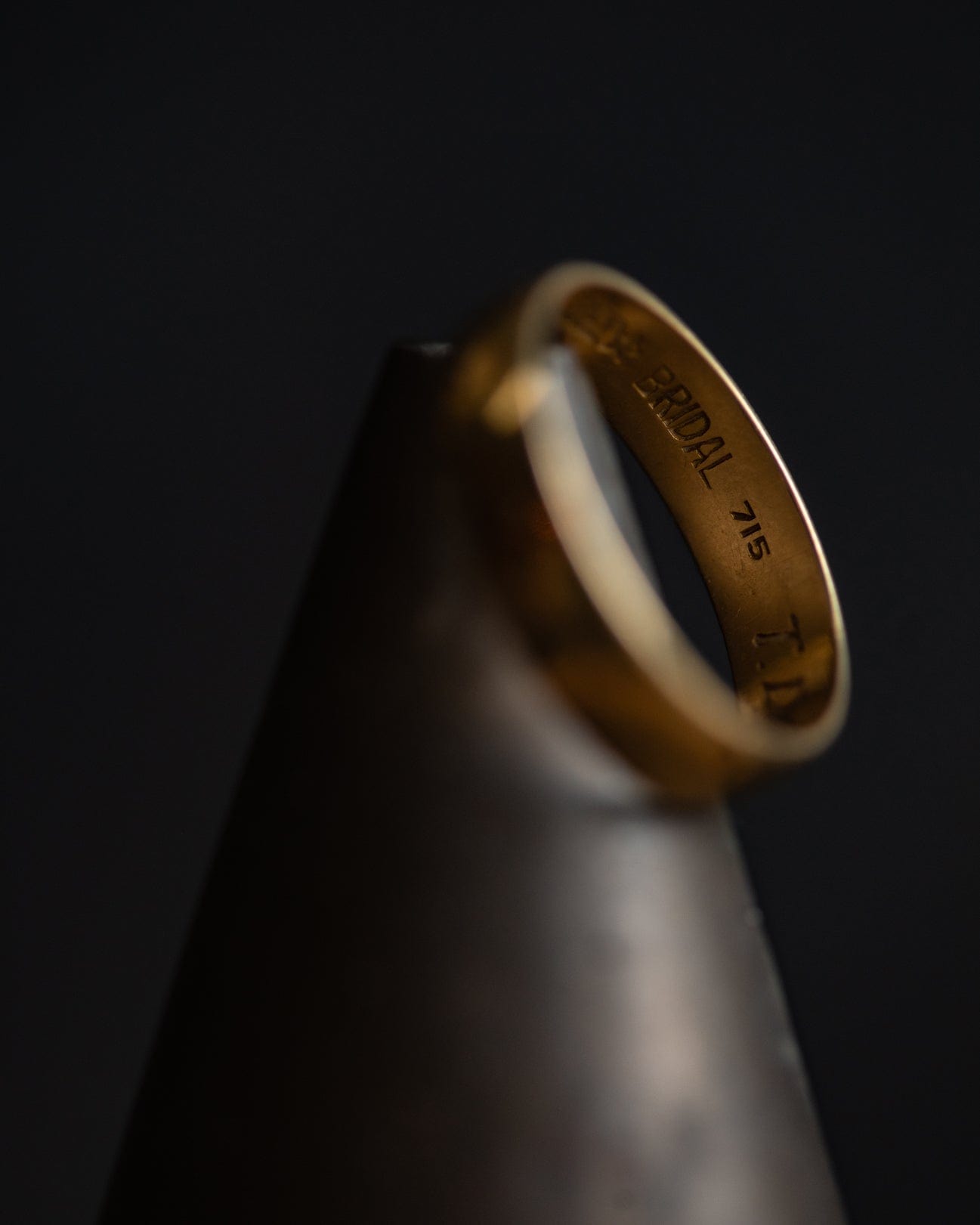 Vintage 1968 18k Gold-Band Ring Bridal 715 with Engraving (Size 9)