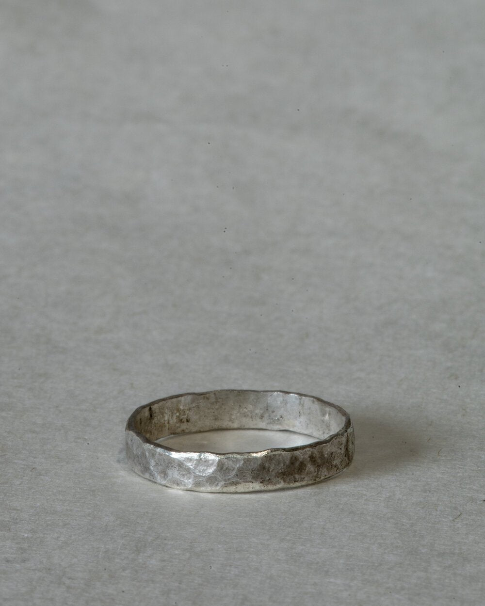 1924 年做旧哑光银戒指