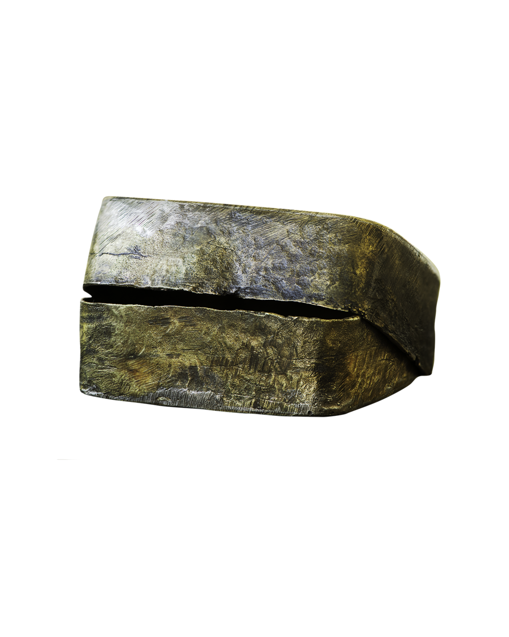 Caja para anillos de bronce construida a mano y grabada personalizada